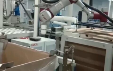 协作机器人机器人在化纤纺织中的柔性化生产视频应用案例 智能制造未来工厂解决方案