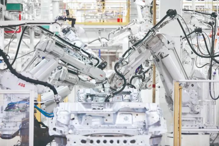 ABB瞄准大热的“协作机器人” “未来工厂”即将圆梦？