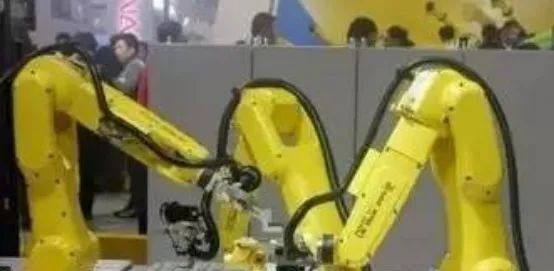 一文讲透：协作机器人与传统机器人有何区别？
