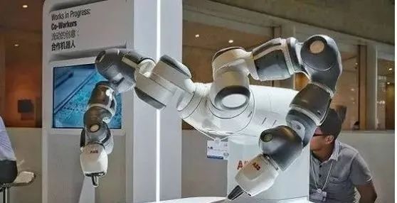 一文讲透：协作机器人与传统机器人有何区别？
