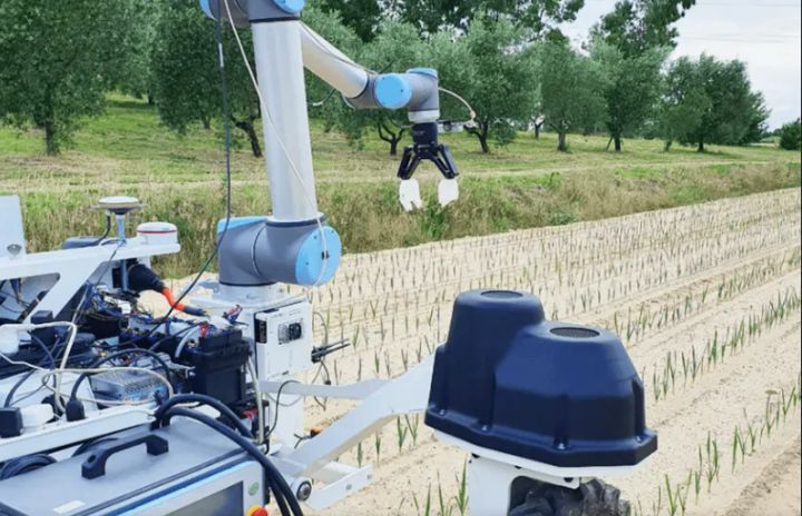 农业机器人到达窗口期，2024年出货量将开始大幅加速