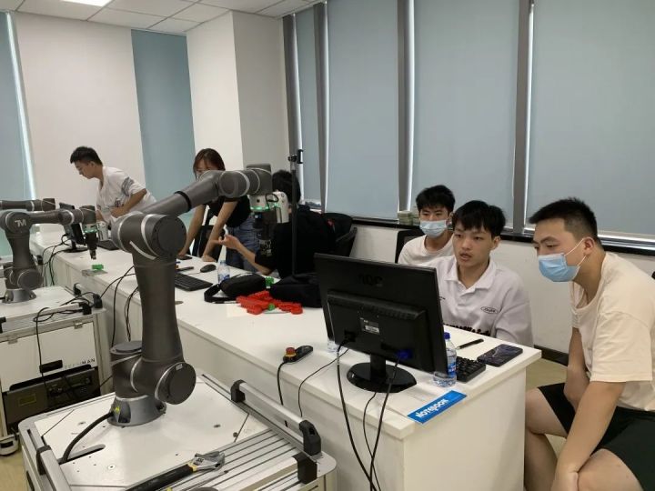 教育部中国智能制造挑战赛——智能产线与协作机器人赛项决赛线下培训圆满结束！