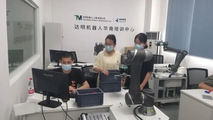 教育部中国智能制造挑战赛——智能产线与协作机器人赛项决赛线下培训圆满结束！